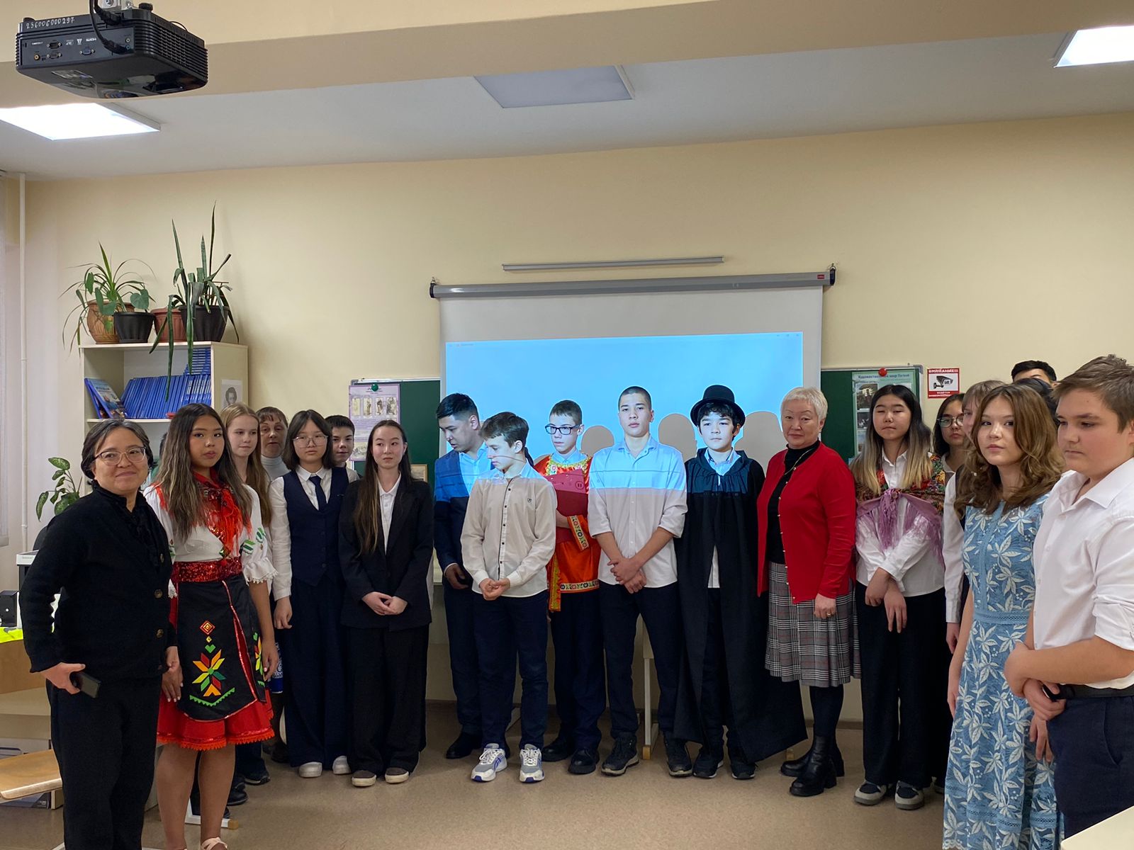 Орыс тілі мен әдебиетінің онкүндігі: В.В.Андрушко 8 сыныптар арасында “Мен сені сүйем, орыс тілі” атты экспромт өткізді