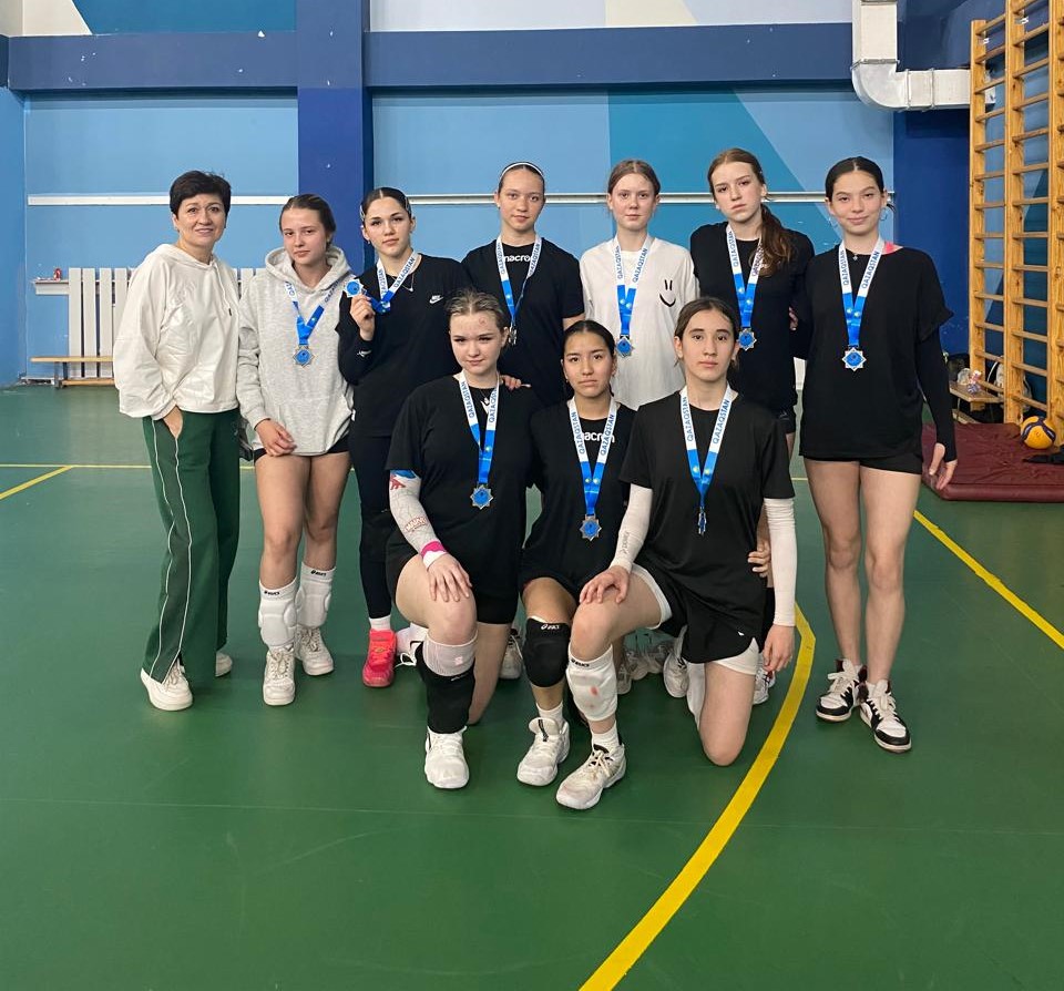 Әуезов ауданы біріншілігінің ашылуында II орын иеленуімен мектептің волейбол құрама командасын құттықтаймыз!